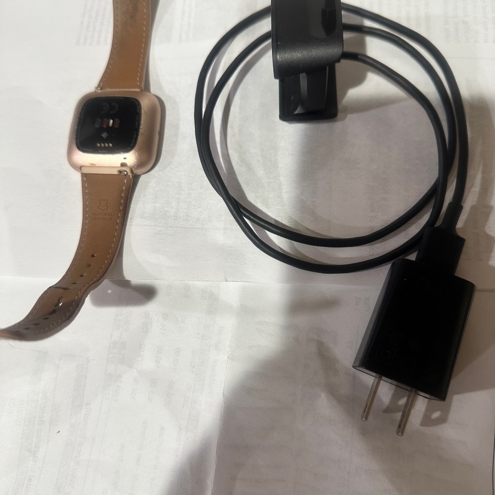 Fitbit Versa 2 4mb Smartwatch with light pink Leather Strap - Picture 2 of 10